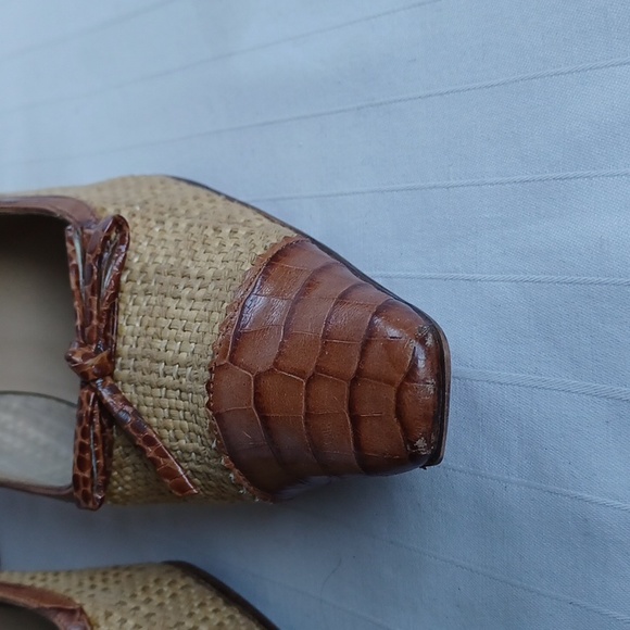 Stuart Weitzman Rattan & Leather Pump- Sz. 9 - Picture 3 of 12